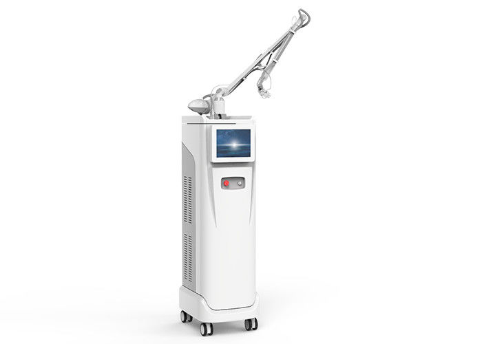 3 in 1 CA frazionario 220V/110V 10A di radiofrequenza 10600nm del laser di CO2 di rf